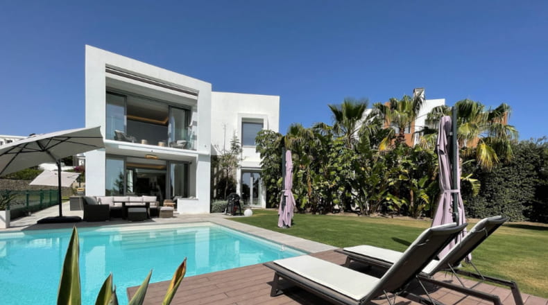 Villa de lujo con vistas privilegiadas al mar