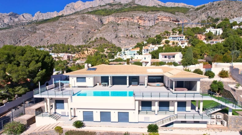 Excepcional villa de estilo moderno