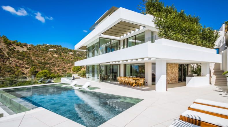 Impresionante villa contemporánea de estilo moderno en primera línea de golf
